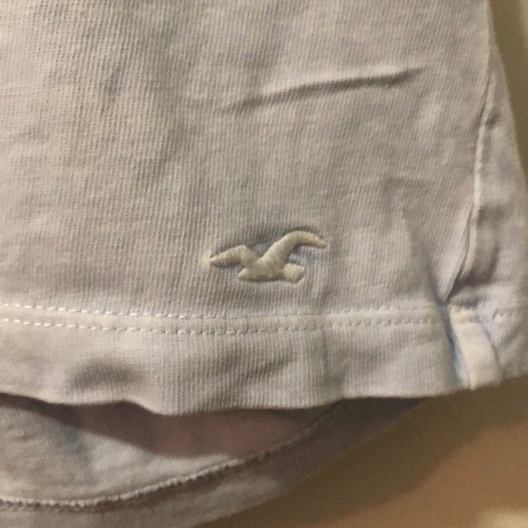 Hollister shirt!🤍 - Picture 2 of 4